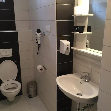 Pizza Tábor Affittacamere 3*